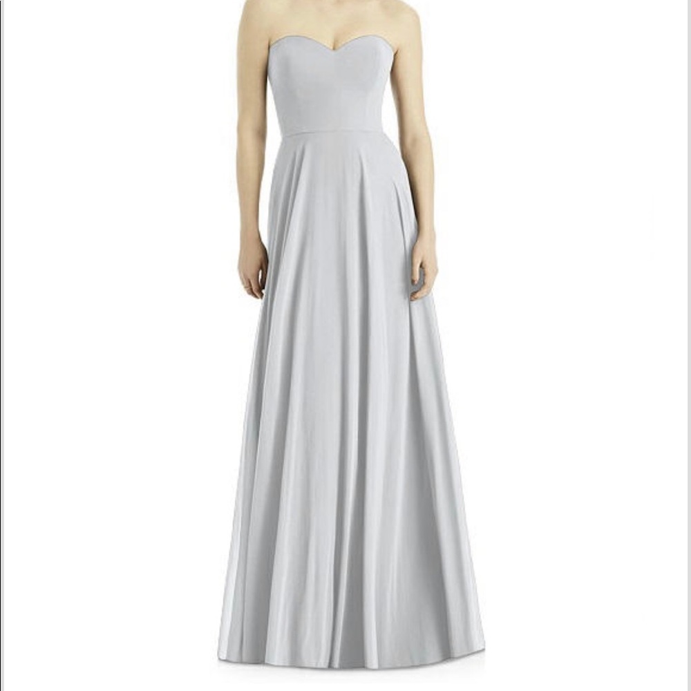 Long strapless dress in the color “Frost”